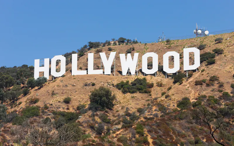 Les célèbres lettres du panneau Hollywood ont 100 ans